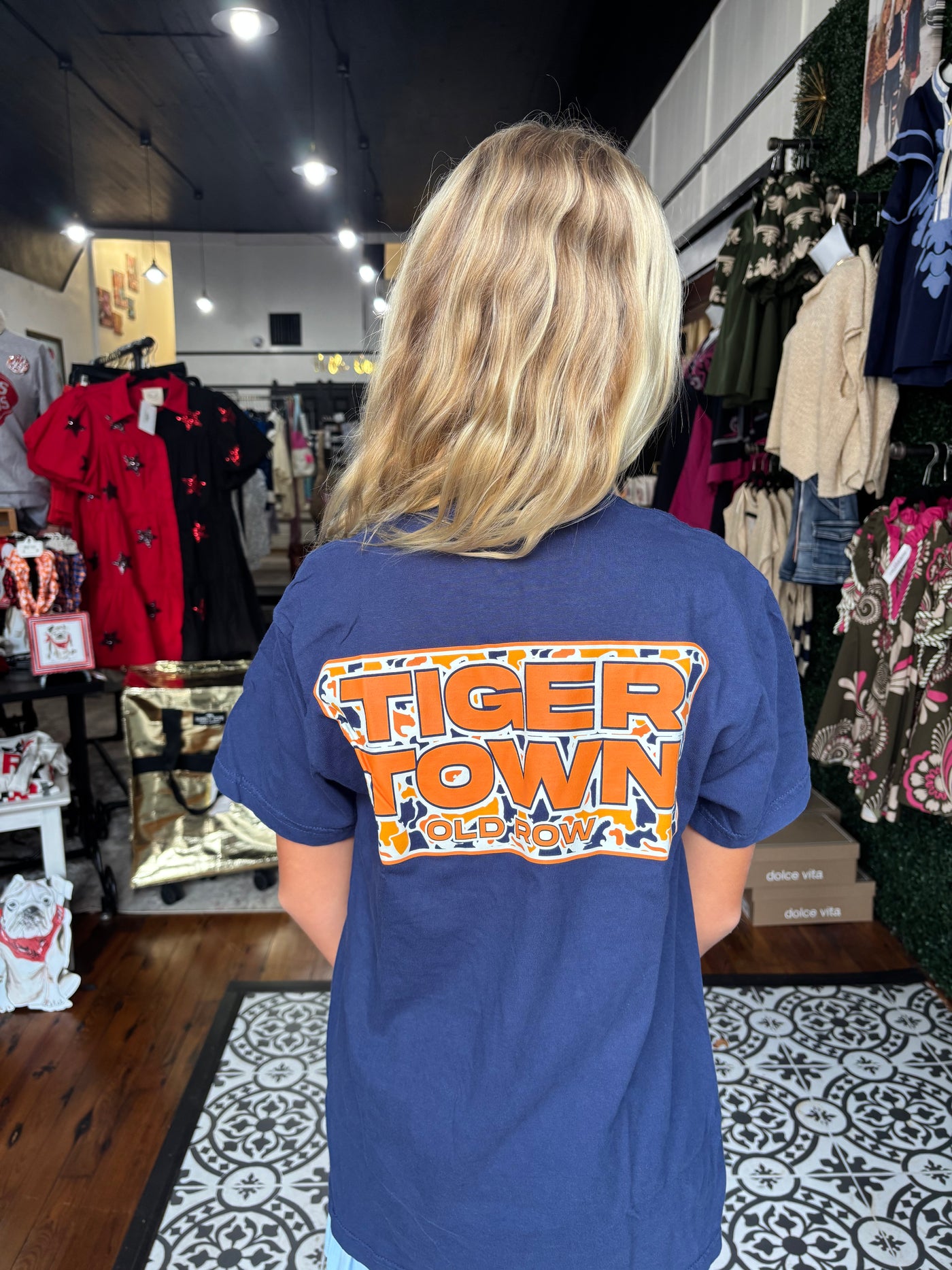 OLD ROW TIGER TOWN AU POCKET TEE