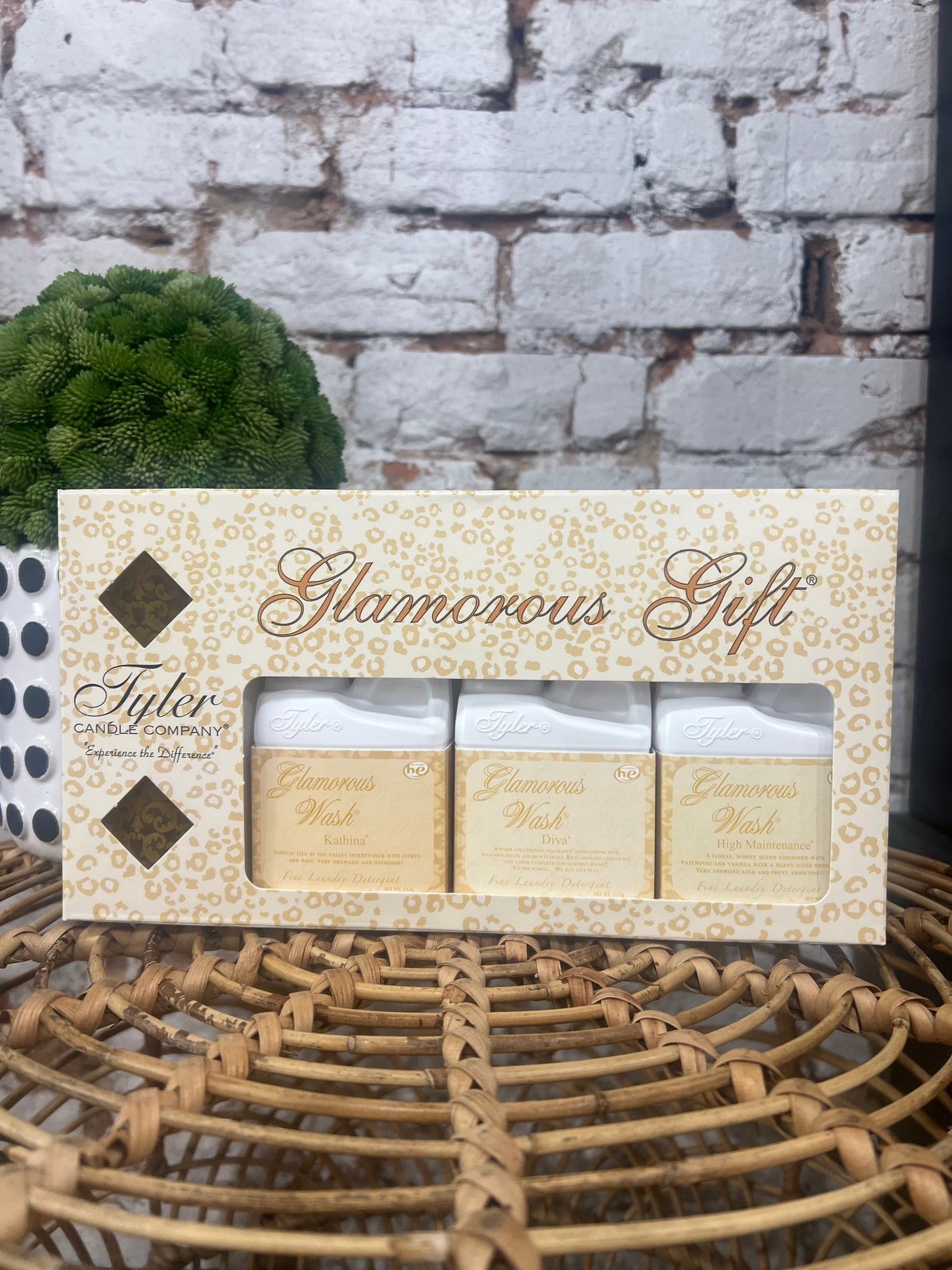 GLAMOROUS GIFT
